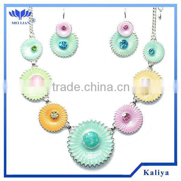 2014 MULTI-COLORED FRESHWATER PEARL KNOTTED NECKLACE ALLUREGEM