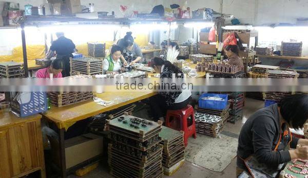 Exquisite Fashion Portable Round Pill Box With Crystal And Epoxy Coating On The Lid