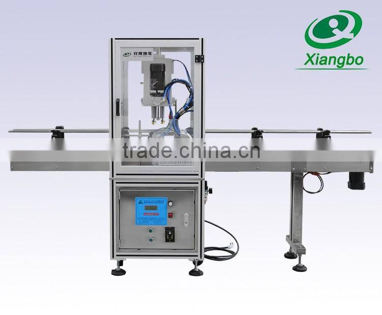 Automatic conveying plastic bottle screw capping machine