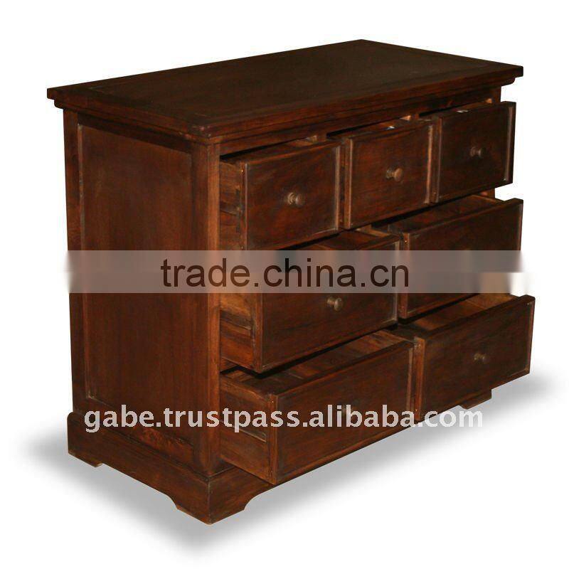 TRADITIONAL CHEST OF DRAWERS