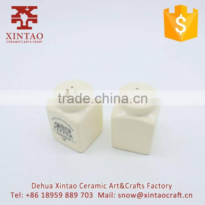 Hotel and home plain white cheap ceramic salt and pepper set ceramic spice shaker