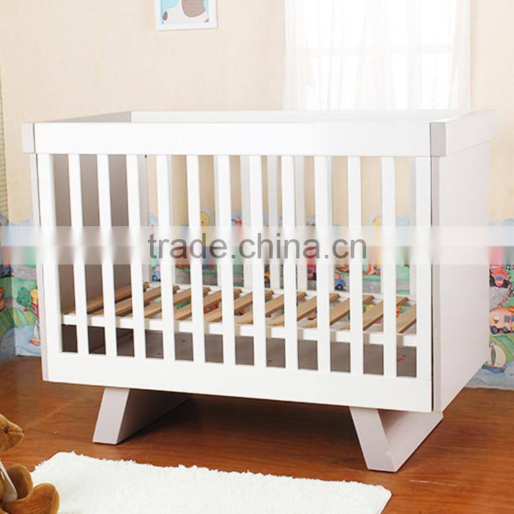 2016 new fashion baby nursery furniture discount modern baby crib woodland baby bedding