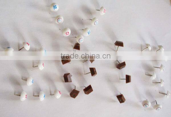Eco-Friendly,Safe & Easy handle Feature and color thumbtack