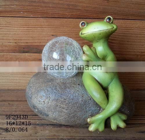 polyresin solar garden frog ornament