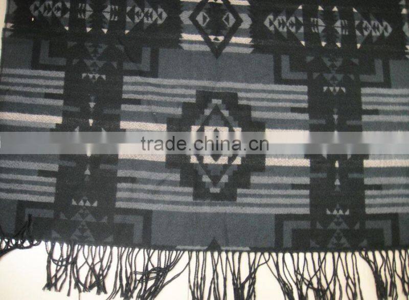 Fahion hot sale acrylic geometrical pattern Stylish shawl