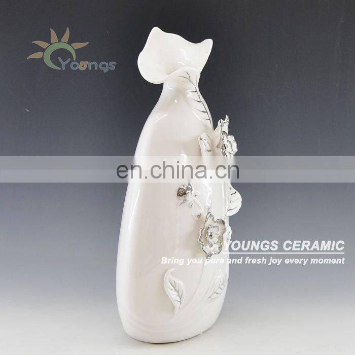 Beautiful Shape Ceramic White Flower Vase Craft