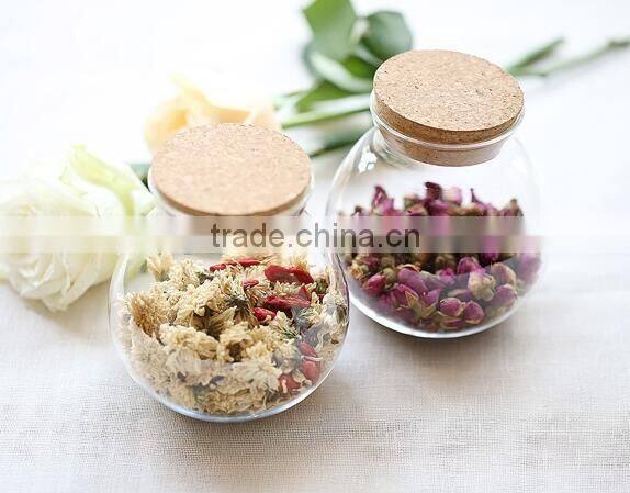 Glass tea-caddy n box in which tea is kept for daily use