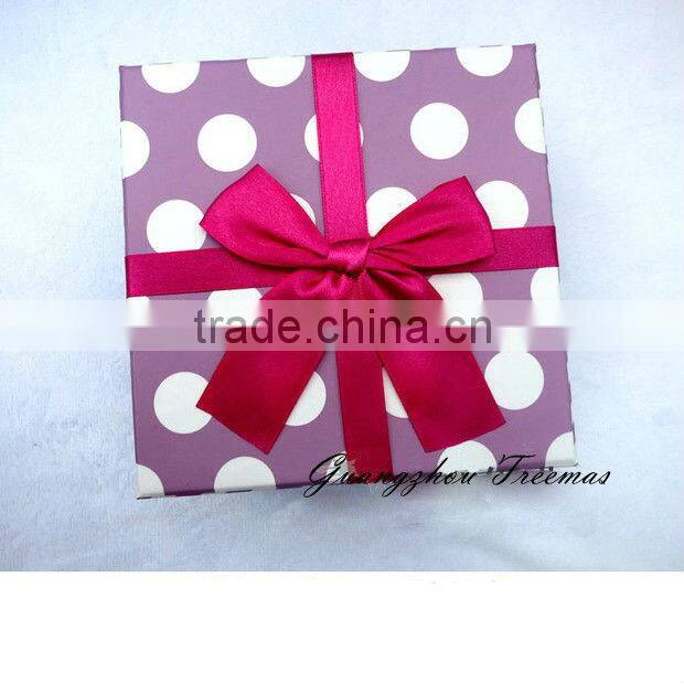 Customize packaging and printing paper gift packaging box wholesaler in Guangzhou China