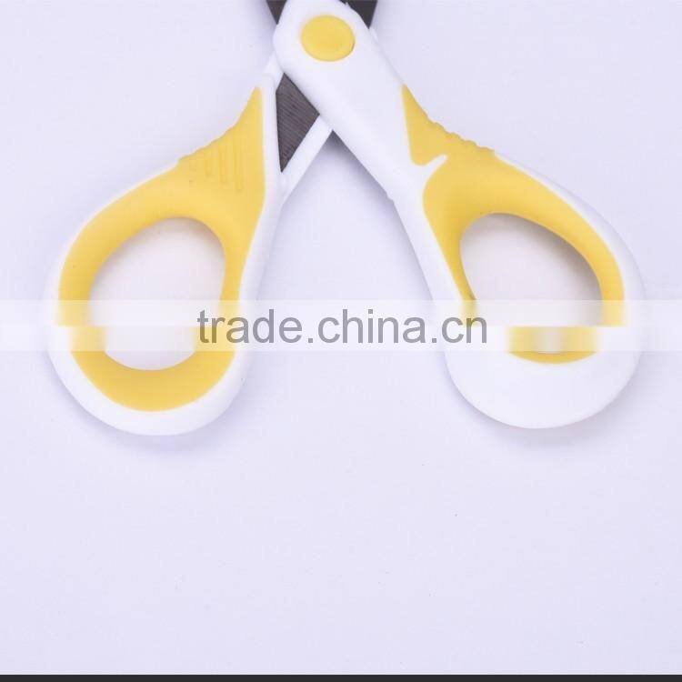 SH13015WY-T-2016 New design professional 5"coated black titanium blade houeshold scissors with soft touch handle
