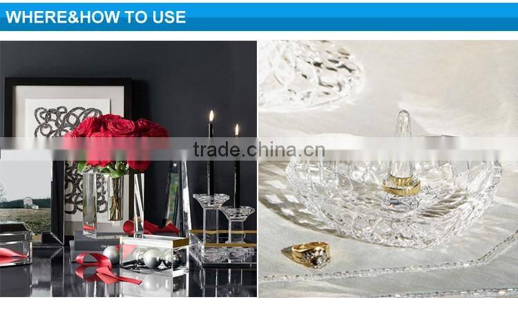 Beautiful round crystal ring holder for ring display