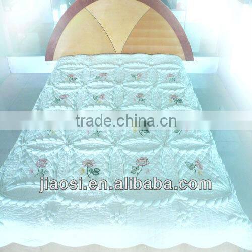 quilted embroidery patchwork quilt with sham
