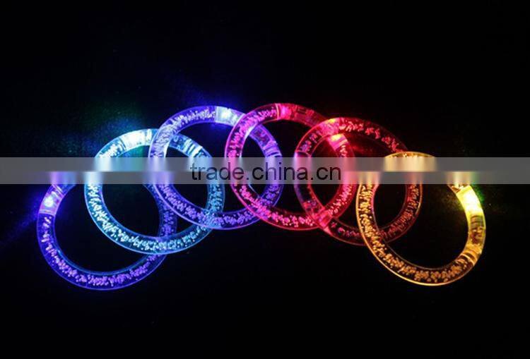 China Hot Selling Low Price Consert Using Profitional Gift Colorful Acrylic Flashing LED Wristband for Concert