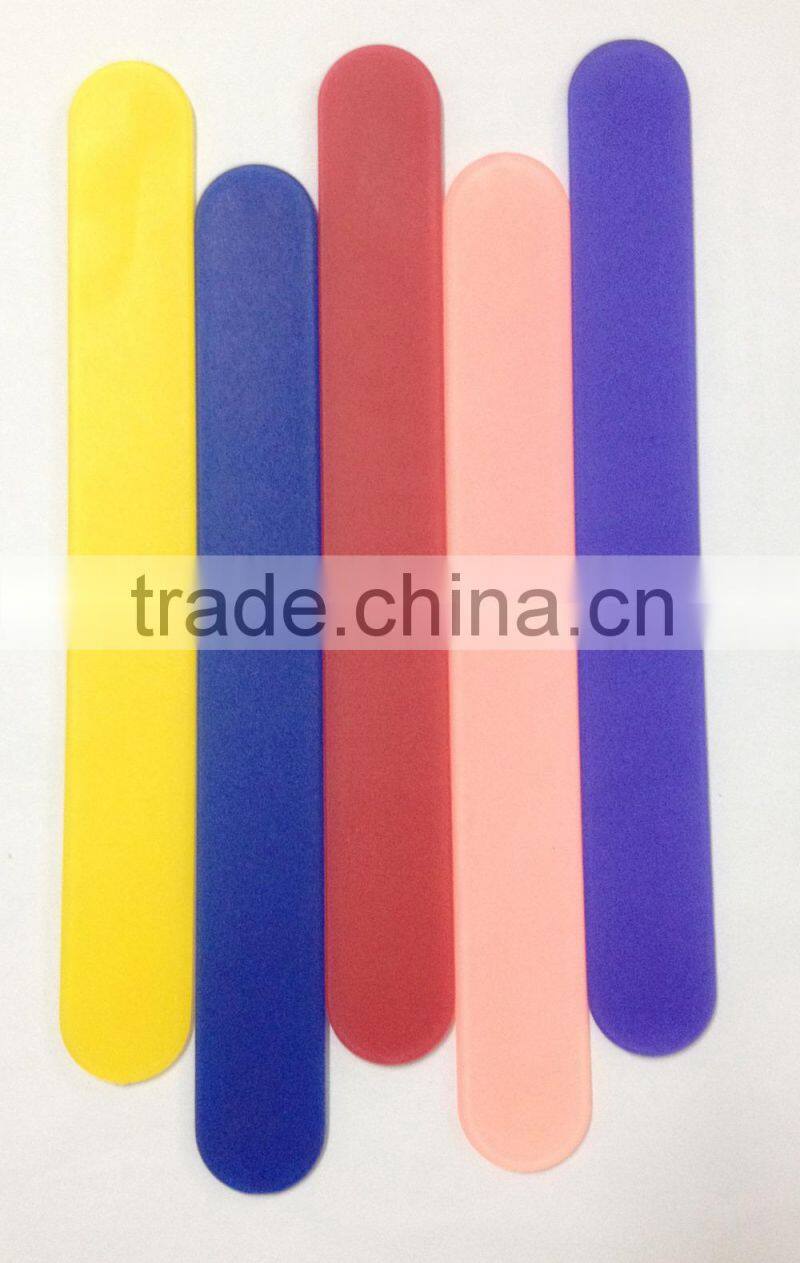 V-GF16-12 The adult size plastic tongue depressor