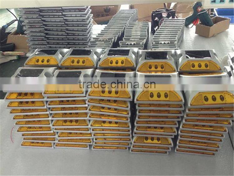 easy installation white 600mAH NI-MH battery road side Solar road stud flashing light
