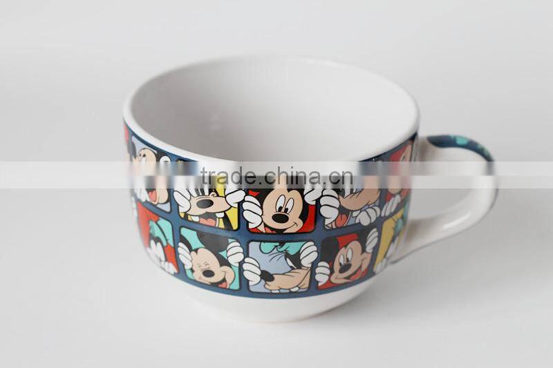 white plain ceramic mug