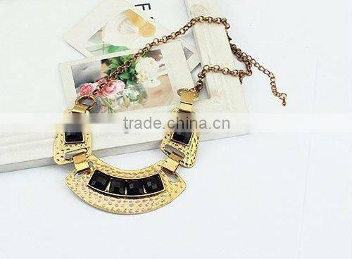 Elegant top designer alloy short chain necklace with extension chain