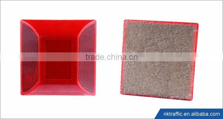 High quality lowest price plastic reflective road stud