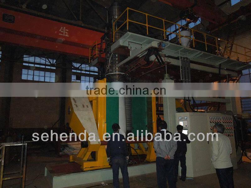 Plastic blow molding machine