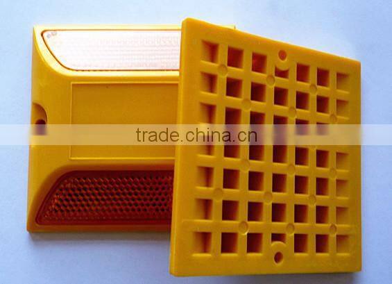 Low price road traffic stud with plastic and metal