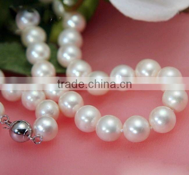 AA 9-10mm white round freshwater pearl necklace