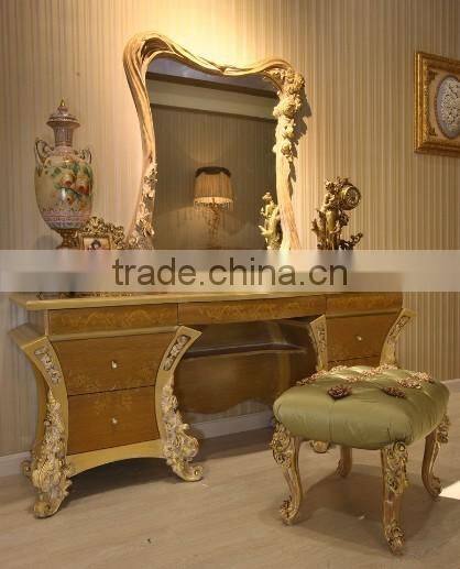 Italy Rose Carving Green Fabric Upholstered King Size Bed/ Baroque Style New Design Bedroom Furniture/Romatic Wooden Wedding Bed