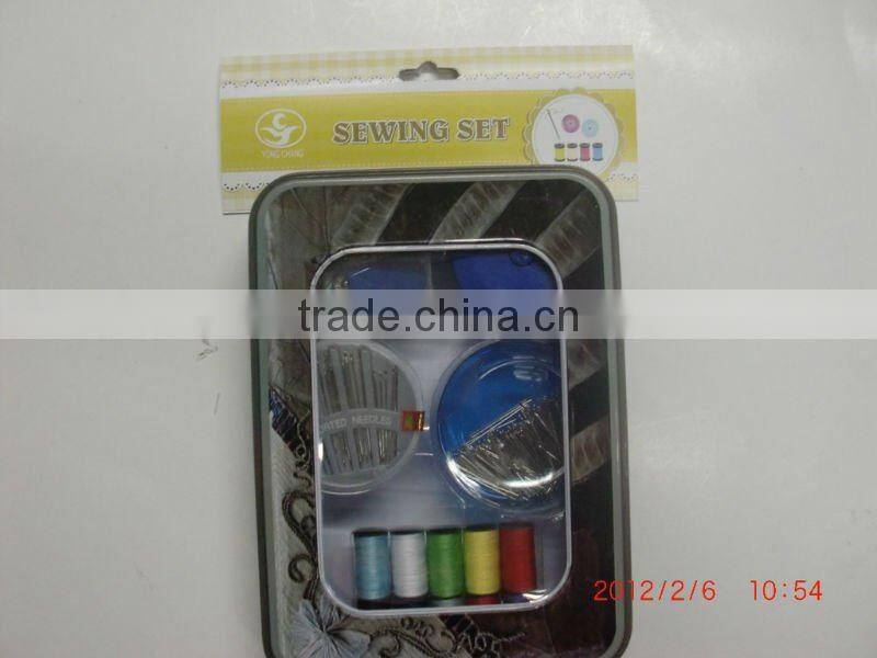 SEWING KIT IN TIN
