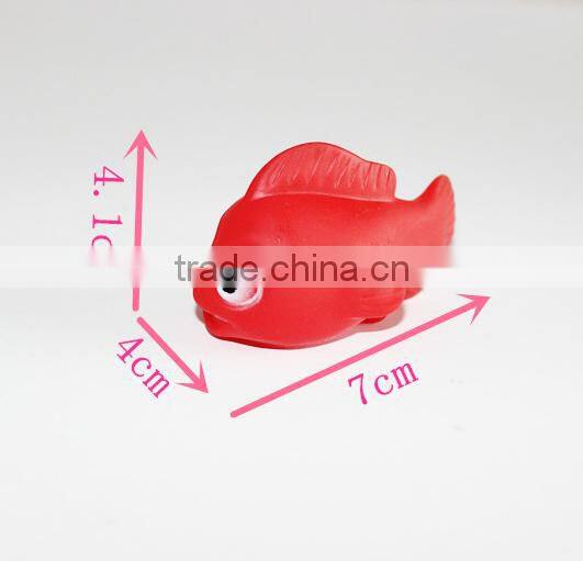 Custom 100% food grade silicone rubber red fish bath toy with squeaker