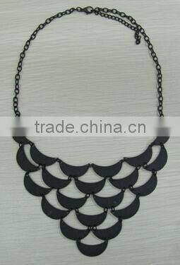 Pretty steps 2015 alibaba china Supplier wholesale fashion jewelry beautiful black half moon necklace Pendant Necklace