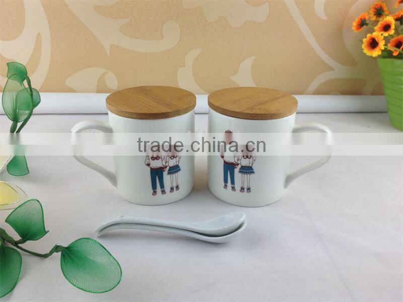 ceramic coffee mug with spoon and wood cover for lover couple
