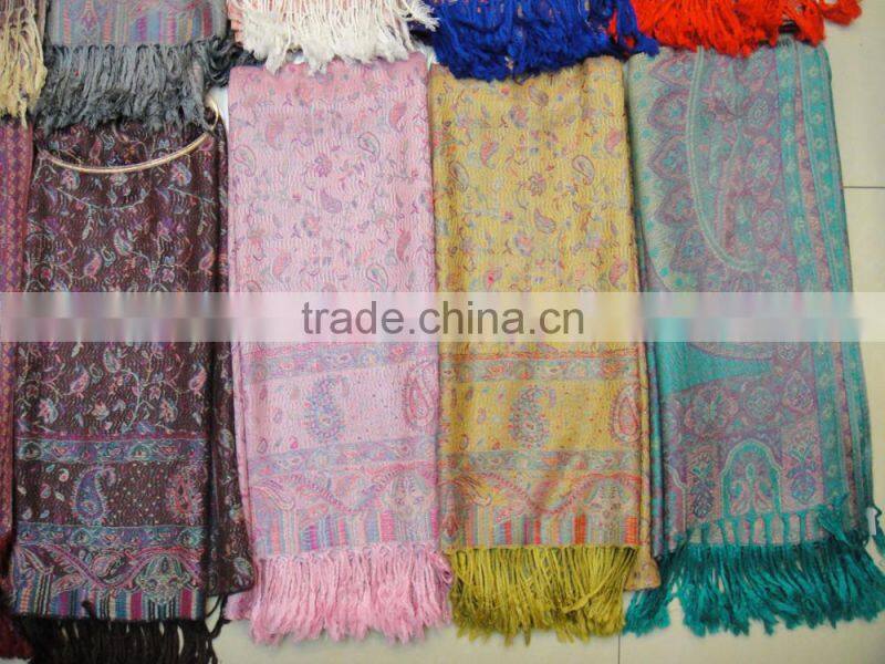 2017 The hot latest factory wholesale 100%rayon jacquard paisley floral shawl