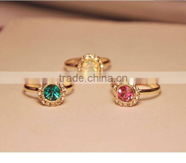 Golden Diamond Circular Chromatic Gem Ring
