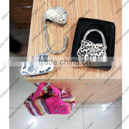 Black and white striped concise generous hanging buckle