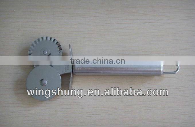17.5*7.5cm Practical stainless steel pizza knife/Lace wheel convenient to use