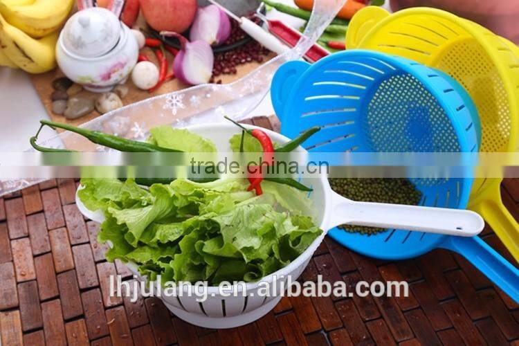 Useful plastic Colander with handle for Kitchen / Plastic Colander with handle