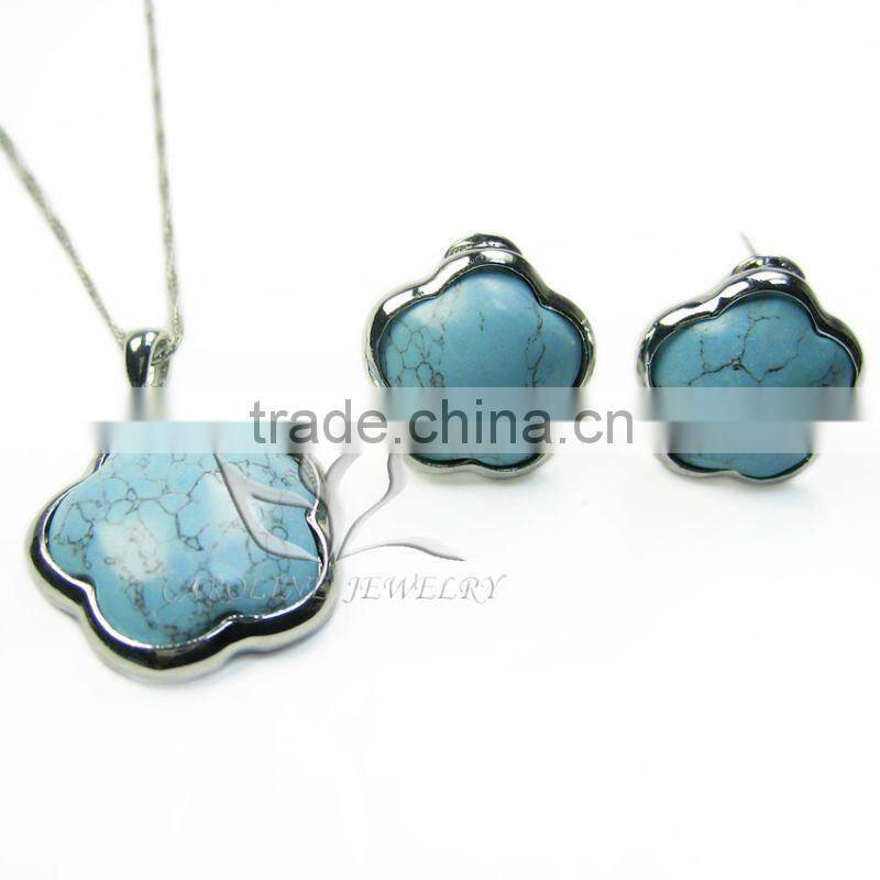 Fashion Design pendant necklace and earring set