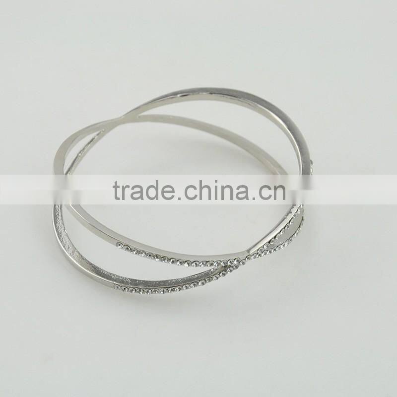 Silver Personalized Women Bracelets With X Shape Crystal Design Bangles