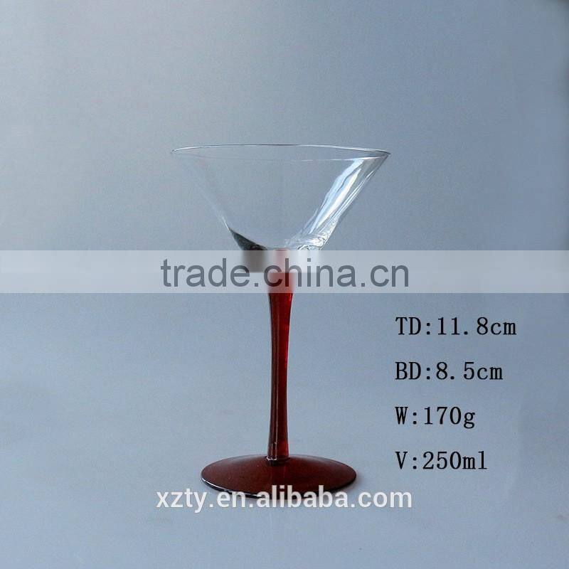250 ml slightly red cocktail glasses with handle