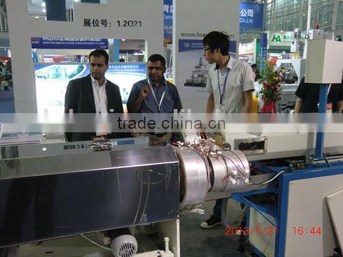 Plastic inline flat emitter drip irrigation tape machine with high efficiency