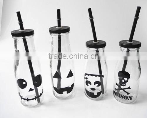 black skull head decorate glass bottle for juice or liquior with metal lid straw