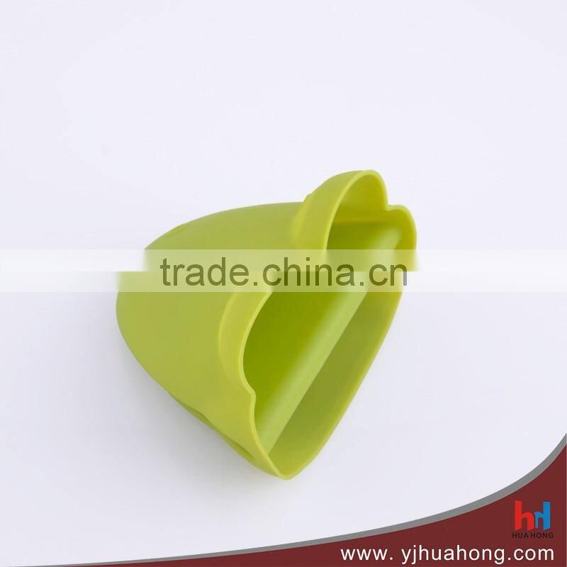 Funny silicon crocodile pattern oven gloves ,heat resistant silicone kitchen utensils gloves