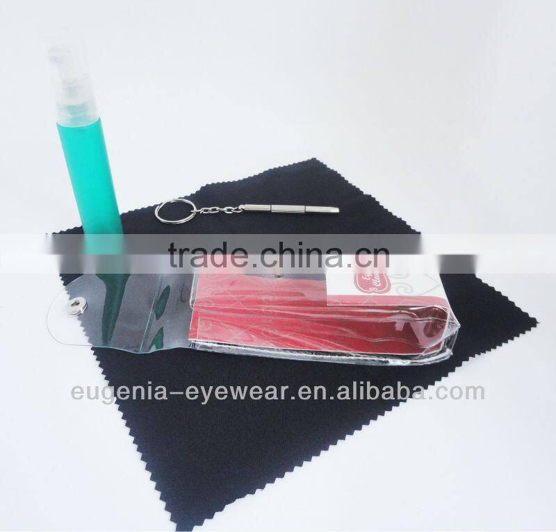 20ml spray lens cleaner, cloth, screwdriver in a set