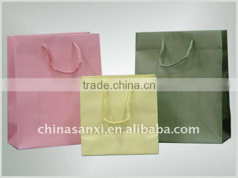 2013 new beautiful and low price paper bags for clothes