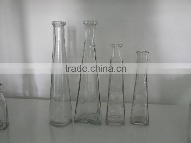 2016 unique bevel cut long-necked glass vase for decoration
