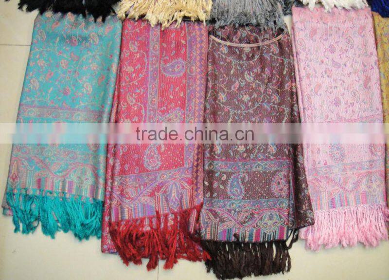 2017 The hot latest factory wholesale 100%rayon jacquard paisley floral shawl