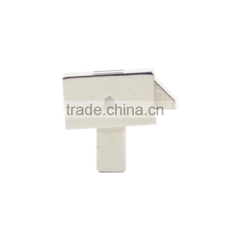 Smart vending machine cabinet lock