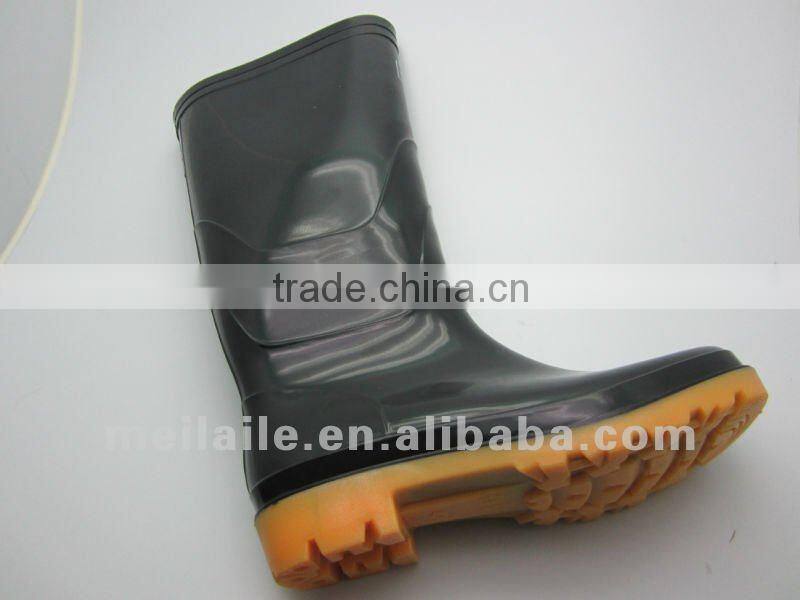 Hot selling and cheap men rain boots in men' shoes PVC