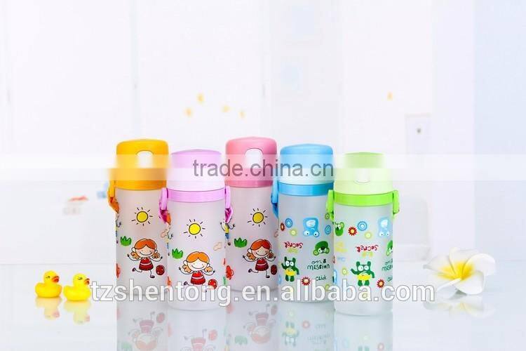 Kids flip top lid straw portable plastic drinking water bottle