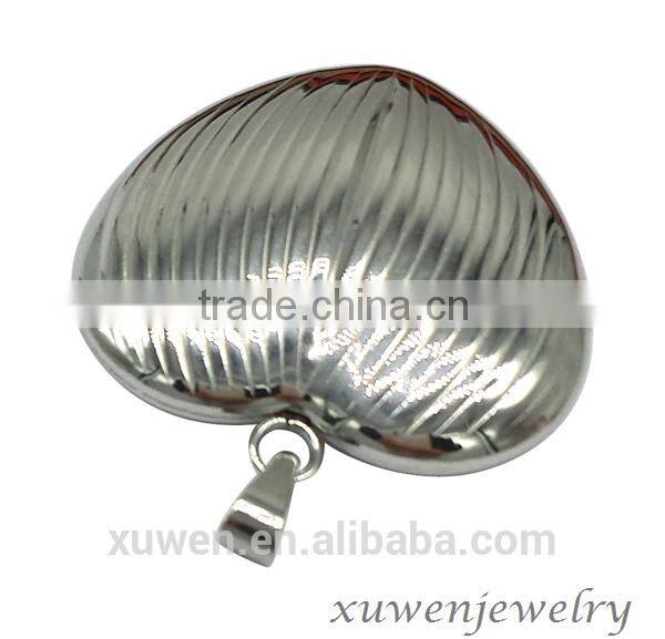 polish finish hollow heart stainless steel mirror pendant