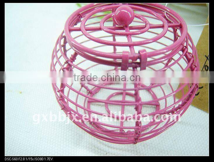 Round wire woven small gift storage case with lid
