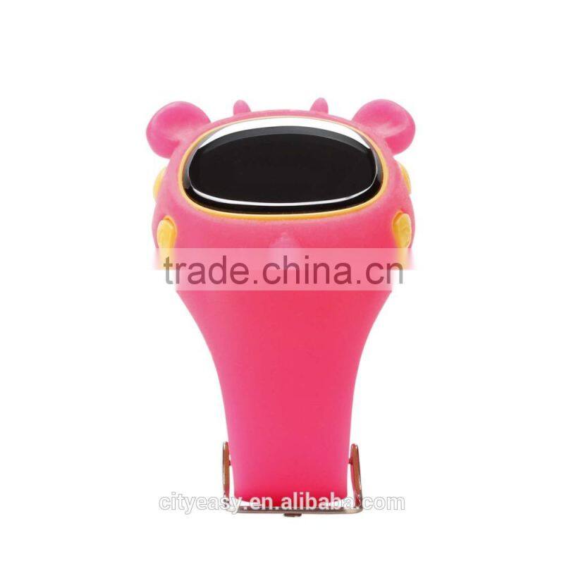 New kids gsm gps tracker watch mini gsm gprs tracker with Android and iOS APP,